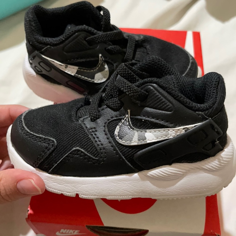 Like *NEW* toddler Nike shoes